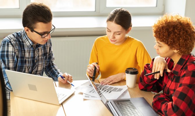 Mini entreprise EPA : comment Entreprendre Pour Apprendre (EPA) crée-t-il de nouvelles perspectives pour les lycéens ?